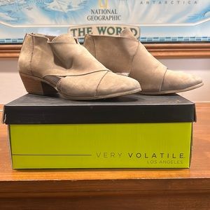 Very Volatile Size 8.5 “Nelisa” Stone Summer Booties